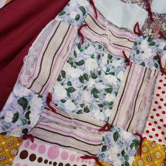 Cozy Handmade Patchwork Quilt Blanket - Picture 11 of 12